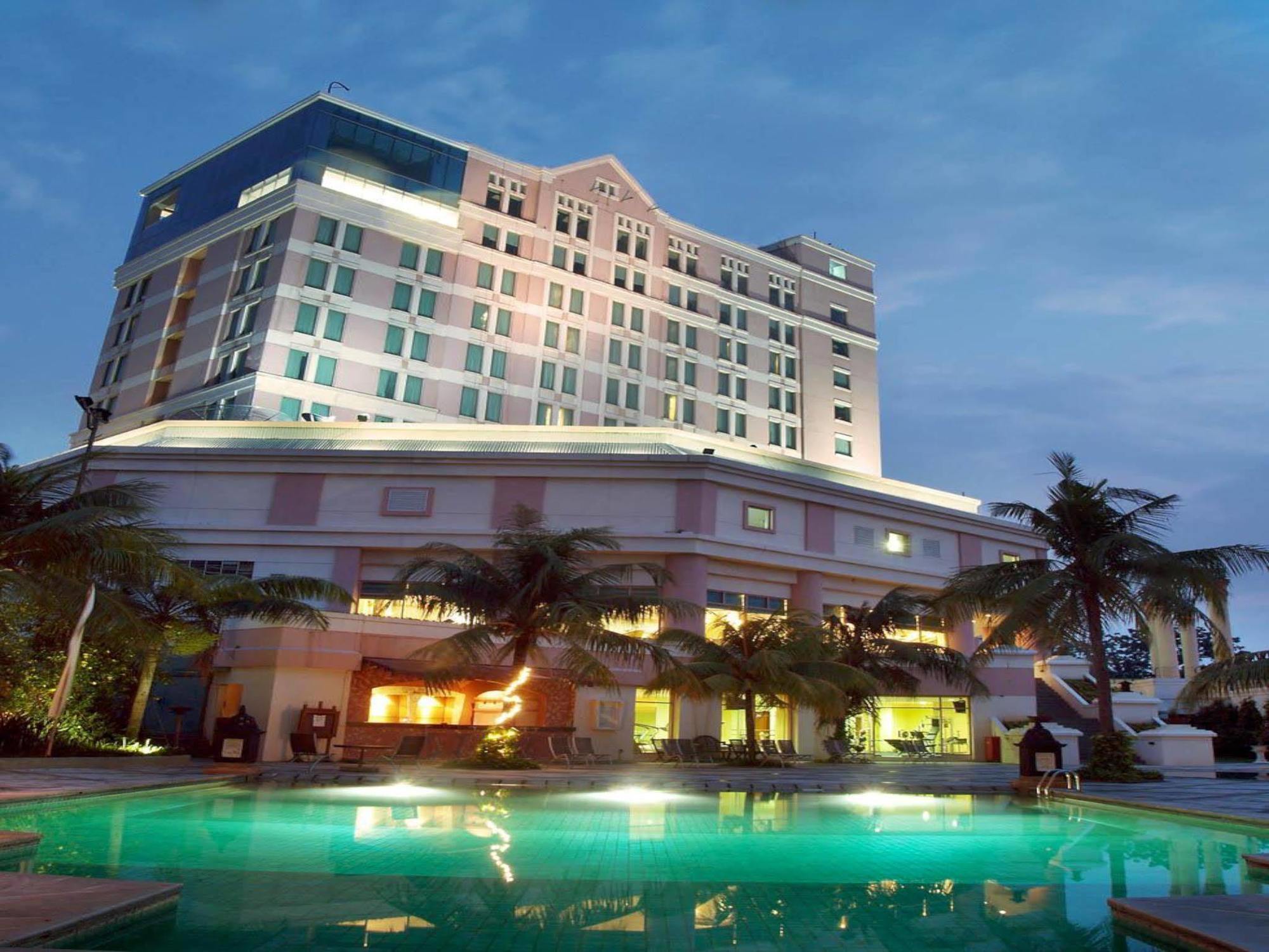 Grand Candi Hotel Semarang Eksteriør bilde